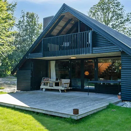 Ferienhaus 70s With Fjord Views At Lyby